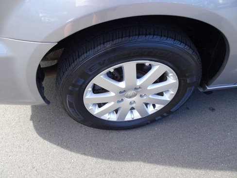 Used 2016 Chrysler Town & Country Touring image 10