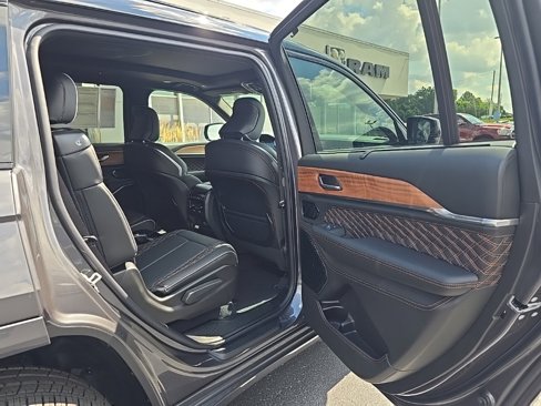 New 2025 Jeep Grand Cherokee L Summit image 18