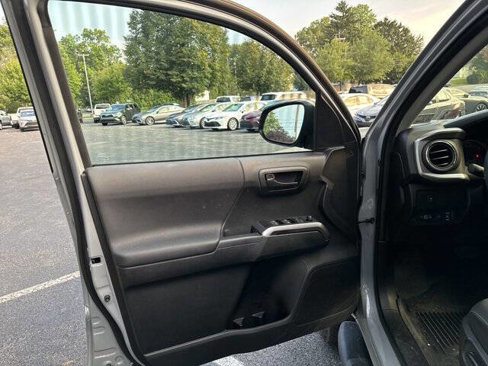 Used 2021 Toyota Tacoma SR5 w/ Trail Edition image 14