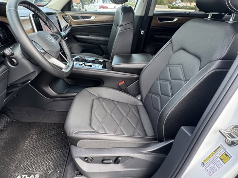 New 2025 Volkswagen Atlas SE image 12
