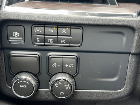 New 2026 Chevrolet Suburban LT image 7