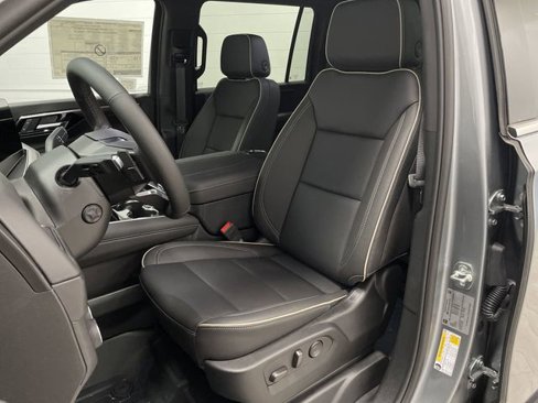 New 2025 Chevrolet Suburban Premier image 4
