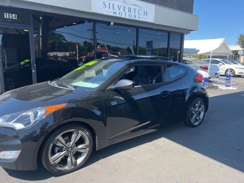 Used 2017 Hyundai Veloster Value Edition image 3
