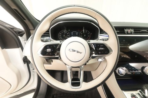 Used 2024 Jaguar F-PACE R-Dynamic S image 42