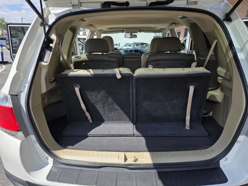 Used 2012 Toyota Highlander FWD image 19