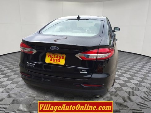 Used 2019 Ford Fusion SE image 12