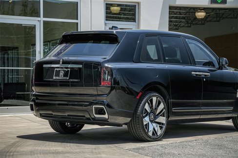 New 2025 Rolls-Royce Cullinan image 12