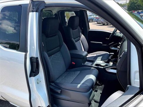 Certified 2025 Nissan Frontier SV image 11
