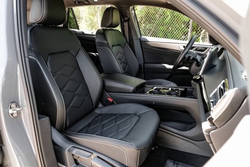 Used 2024 Volkswagen Atlas Cross Sport SE w/ Panoramic Sunroof Package image 43