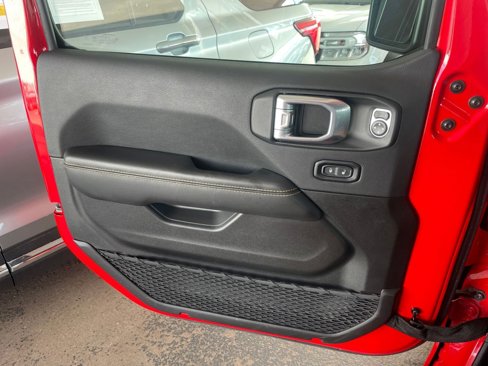 Used 2025 Jeep Wrangler Sahara image 20