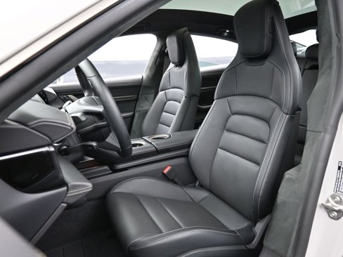 New 2025 Porsche Taycan Turbo image 5