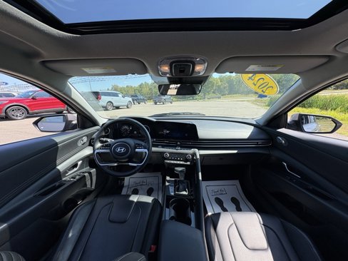 Used 2024 Hyundai Elantra Limited image 27