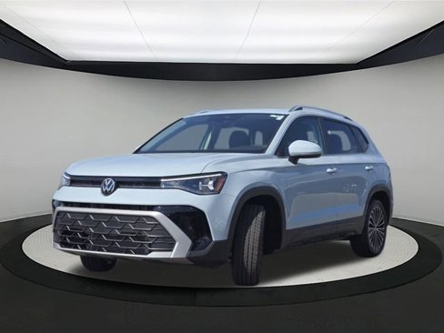New 2025 Volkswagen Taos SE image 3