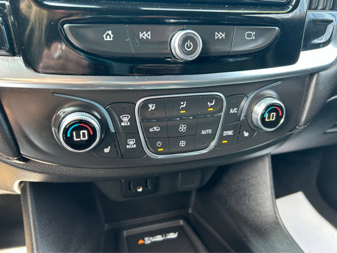 Used 2022 Chevrolet Traverse LT image 21