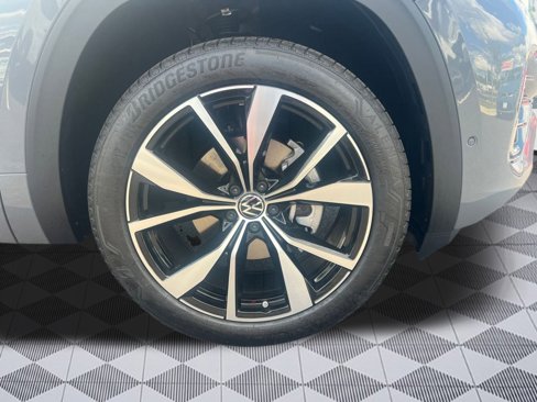 New 2026 Volkswagen Atlas Cross Sport SEL Premium R-Line image 10