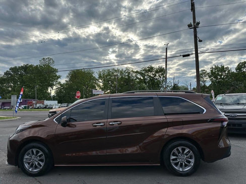 Used 2023 Toyota Sienna XLE image 4