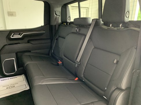 New 2026 GMC Sierra 1500 SLT w/ SLT Convenience Package image 48