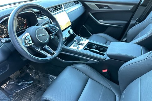 Used 2025 Jaguar F-PACE R-Dynamic S image 9