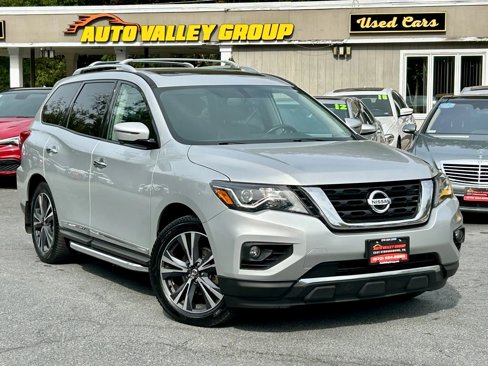 Used 2019 Nissan Pathfinder Platinum w/ Cargo Package image 1