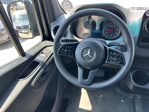 Used 2024 Mercedes-Benz Sprinter 2500 image 18