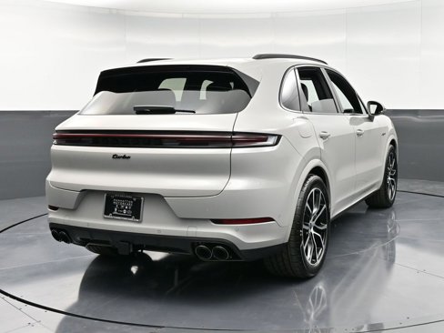New 2025 Porsche Cayenne Turbo image 8