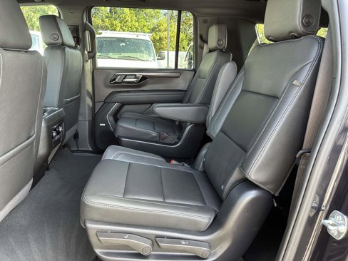 Certified 2025 Chevrolet Suburban Z71 w/ Comfort Package image 21