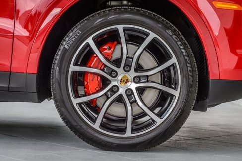 Used 2021 Porsche Cayenne image 16