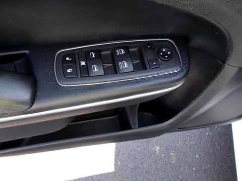 Used 2022 Chrysler 300 Touring L w/ Popular Equipment Group image 27