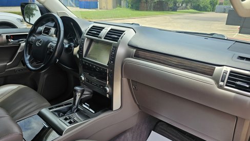 Used 2019 Lexus GX 460 w/ Navigation Package image 32
