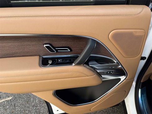 New 2025 Land Rover Range Rover SE image 14