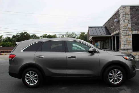 Used 2018 Kia Sorento LX image 4