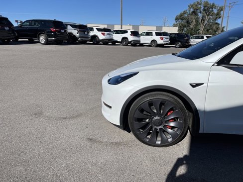 Used 2025 Tesla Model Y Performance image 4