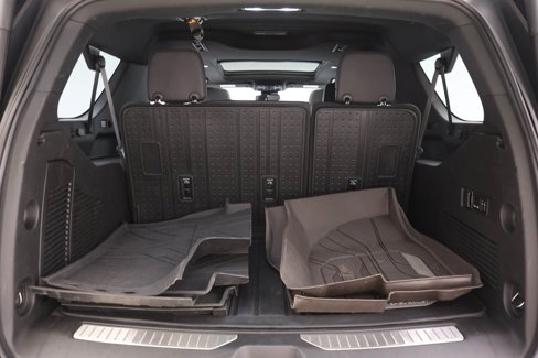 Used 2023 Chevrolet Suburban Z71 w/ Luxury Package image 19