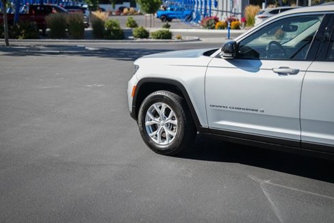 Used 2023 Jeep Grand Cherokee L Limited image 10
