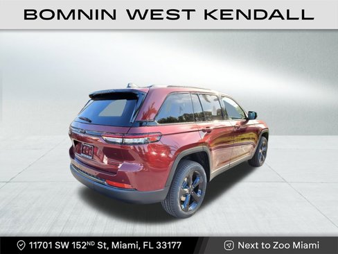 Used 2025 Jeep Grand Cherokee Limited w/ Black Appearance Package image 3