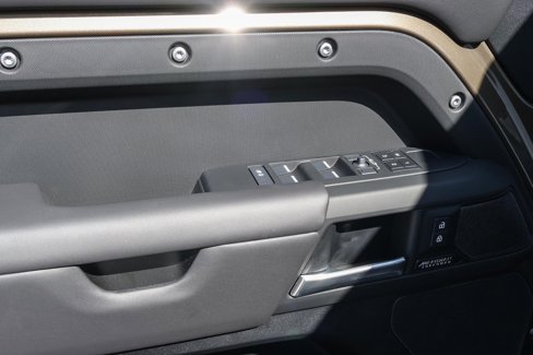 New 2025 Land Rover Defender 110 X-Dynamic SE image 21