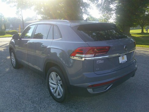 Used 2022 Volkswagen Atlas Cross Sport SE w/ Panoramic Sunroof Package image 3