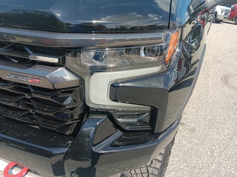 New 2026 Chevrolet Silverado 1500 ZR2 image 9