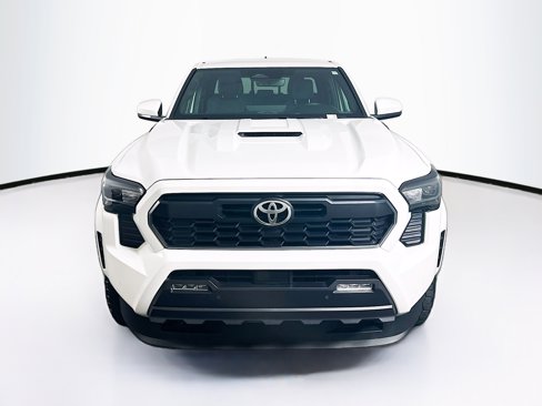Used 2024 Toyota Tacoma TRD Sport image 2
