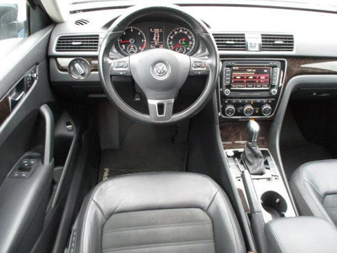 Used 2015 Volkswagen Passat TDI SEL Premium image 17
