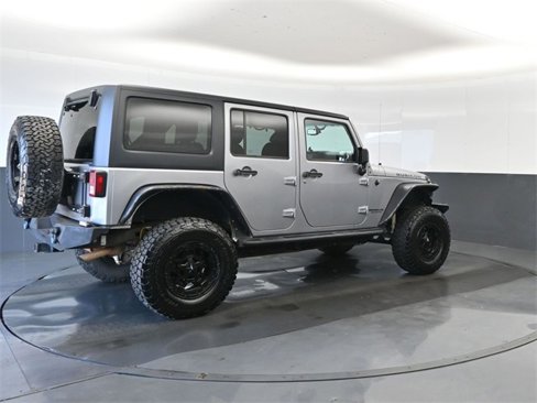 Used 2016 Jeep Wrangler Unlimited Rubicon w/ Connectivity Group image 3