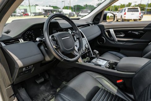 Used 2020 Land Rover Discovery Sport SE image 3