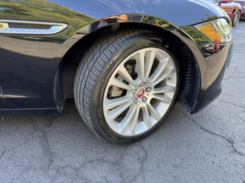 Used 2020 Jaguar XF Premium image 35