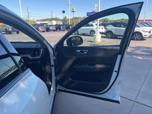Certified 2025 Volvo XC60 B5 Plus image 33