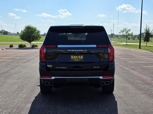 New 2025 GMC Yukon Denali w/ Denali Reserve Package image 30