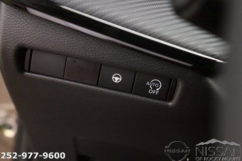 Used 2025 Nissan Kicks SR image 23