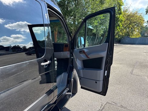 Used 2017 Mercedes-Benz Sprinter 2500 image 18
