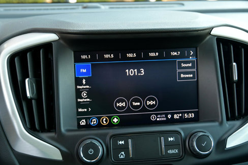 Used 2024 GMC Terrain SLT image 16