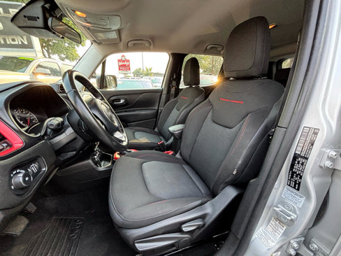 Used 2016 Jeep Renegade Trailhawk image 8