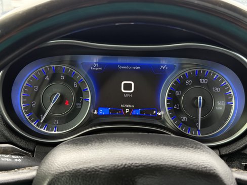 Used 2019 Chrysler 300 Limited image 12